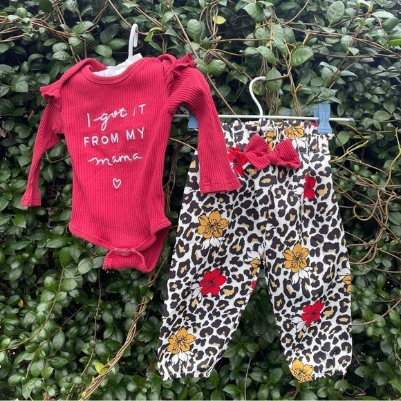 2 Piece Baby Girl Onsie/Pant Set Flutter Sleeves & Elastic Waist - Picture 1 of 9